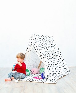 Zelt_Tupf_schwarz_deuz