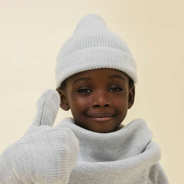 Beanie KNITTED Grau Gray Label auf www.mina-lola.com