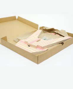 Kinderstuhl mit pinken Pusteblumen auf www.mina-lola.com von Studio delle Alpi