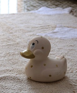 XL Ente mit Punkten in gold auf mina-lola.com von Oli&Carol