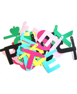DIY Buchstabengirlande bunt auf www.mina-lola.com von Omm Design