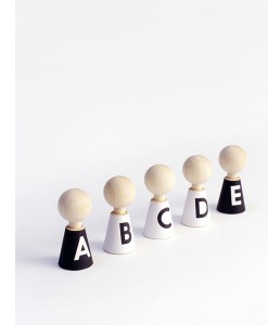Holzpuppen_Buchstaben_Rock