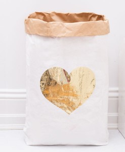 Papiersack goldenes Herz auf mina-lola.com von Eulenschnitt
