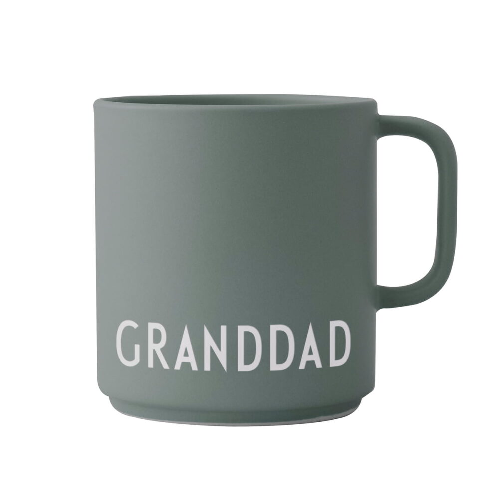 Design-Letters-AJ-Favourite-Porzellan-Becher-Granddad-dusty-green Lieblingsbecher mit Henkel GRANDDAD Dusty Green Design Letters auf www.mina-lola.com