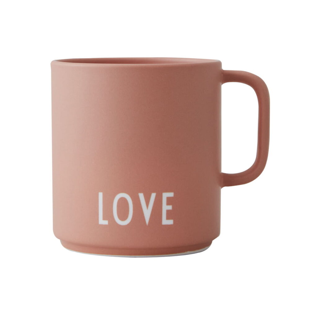 Design-Letters-AJ-Favourite-Porzellan-Becher-Love-nude Lieblingsbecher mit Henkel LOVE Nude Design Letters auf www.mina-lola.com