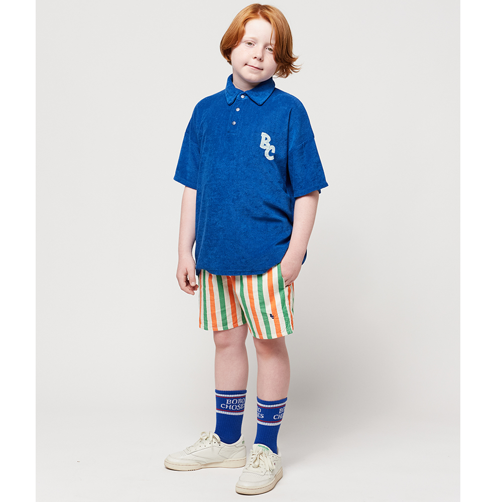 Bub mit gestreifter Shorts aus Leinen von Bobo Choses Kids